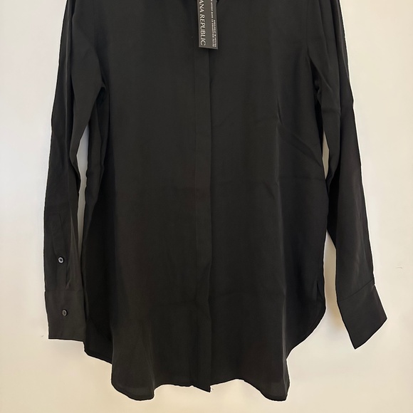 BNWT- Banana Republic Black Flowy Dress Shirt (S) - Picture 5 of 11
